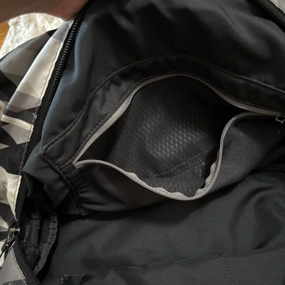Nike Black and Gray Travel Bag - Picture 4 of 4